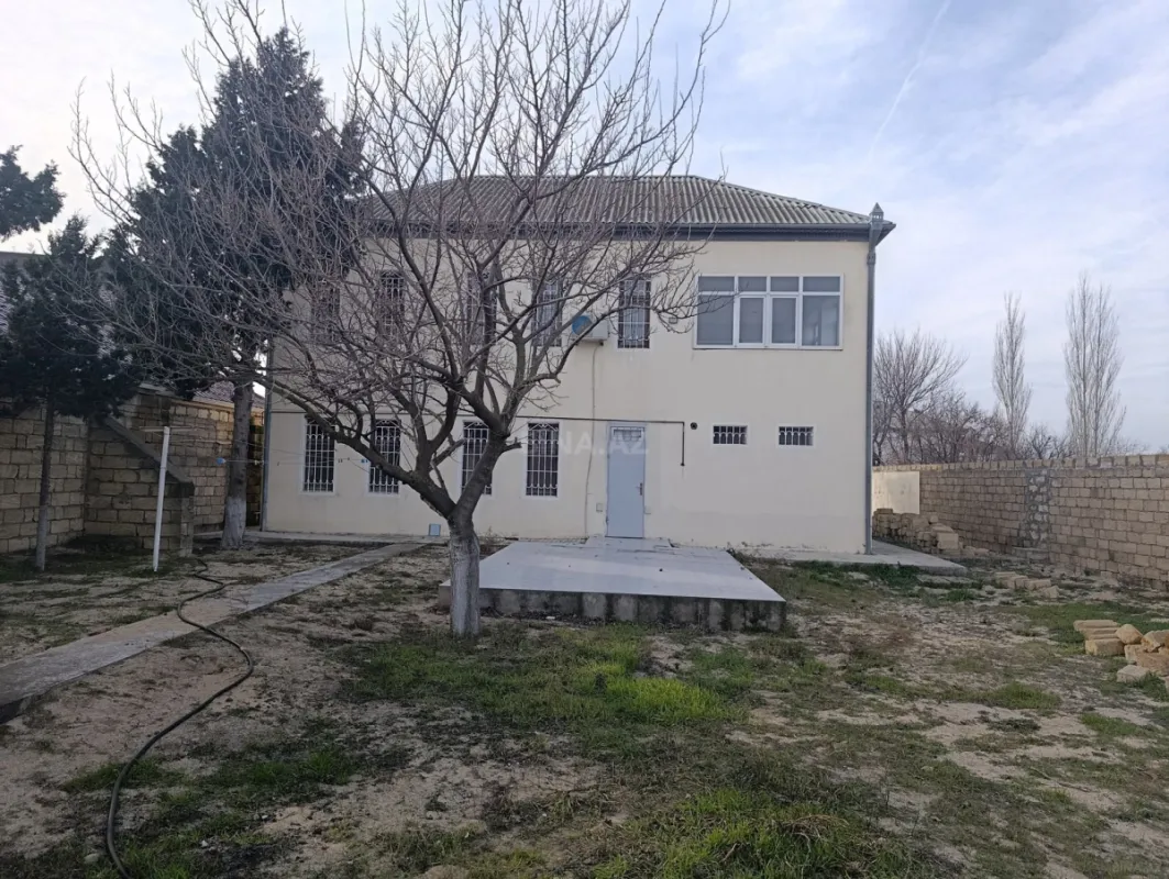Satılır 5 otaqlı həyət evi 200 m²