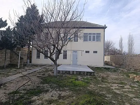 Satılır 5 otaqlı həyət evi 200 m²