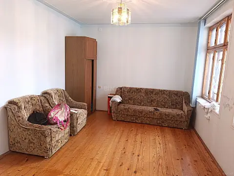 Satılır 5 otaqlı həyət evi 200 m²