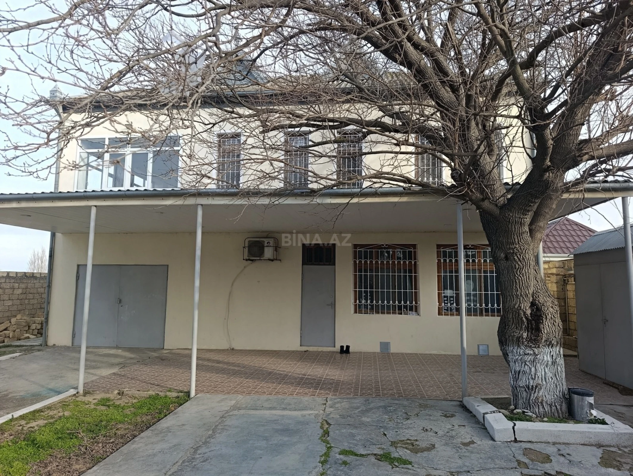 Satılır 5 otaqlı həyət evi 200 m²
