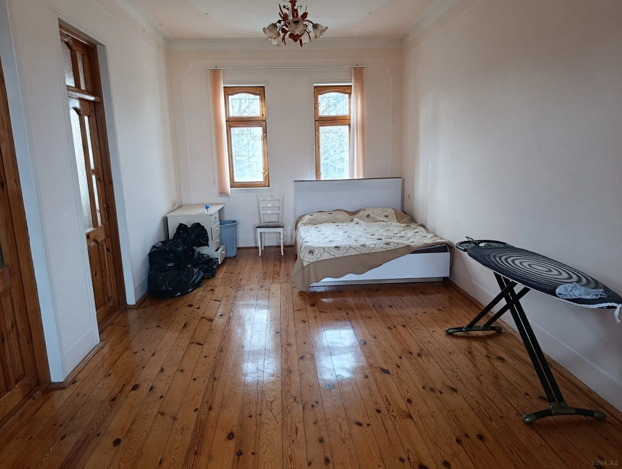 Satılır 5 otaqlı həyət evi 200 m²