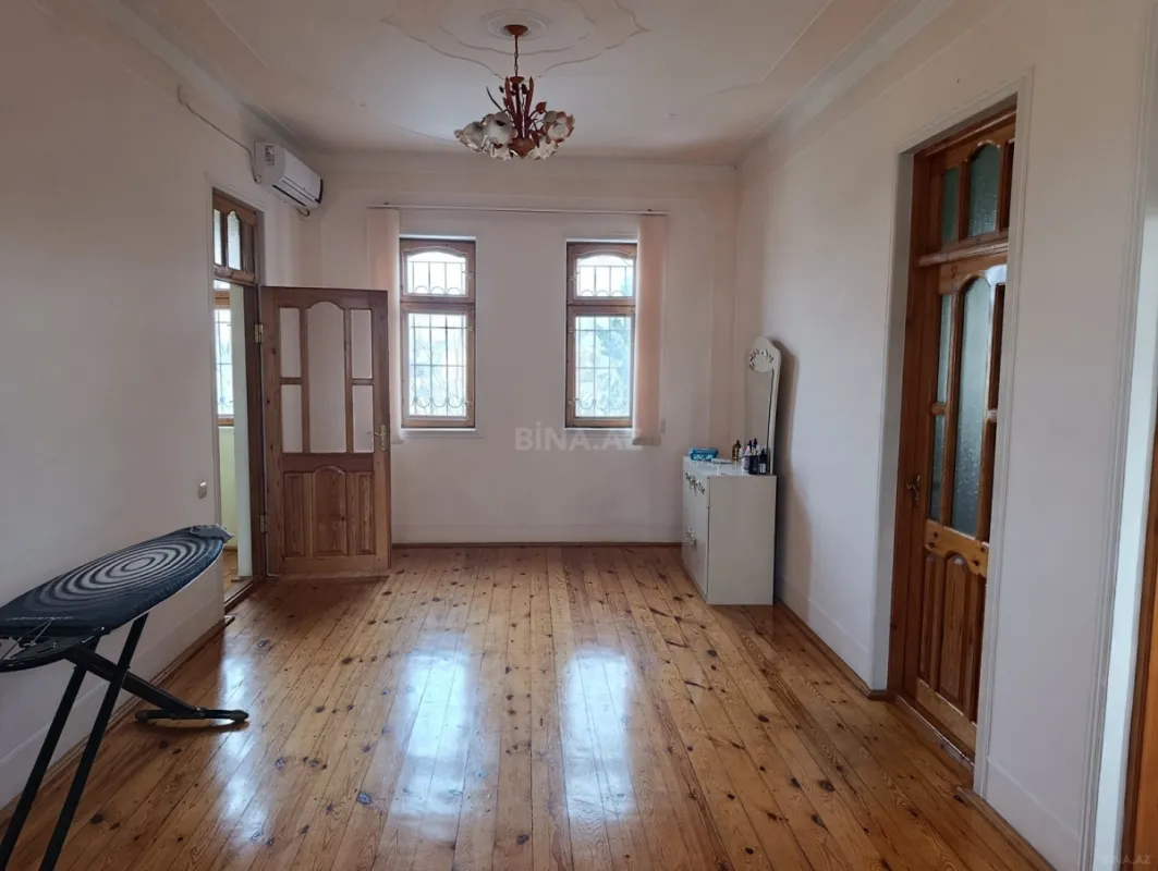 Satılır 5 otaqlı həyət evi 200 m²