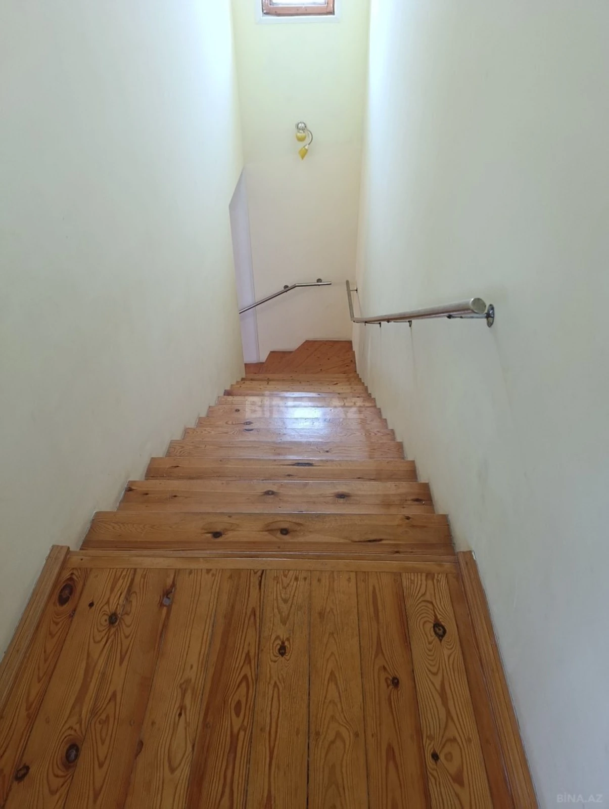 Satılır 5 otaqlı həyət evi 200 m²