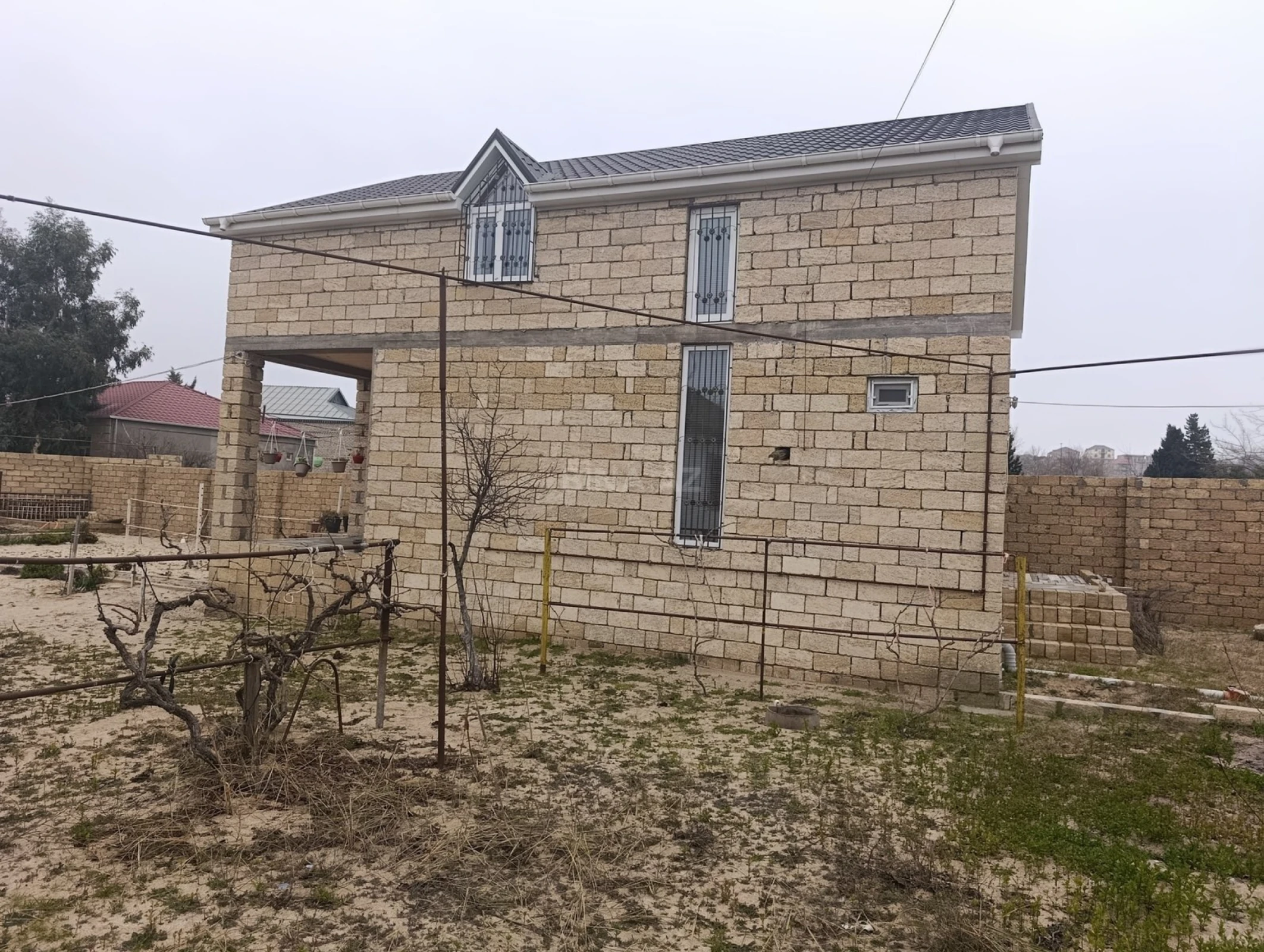 Satılır 5 otaqlı həyət evi 150 m²