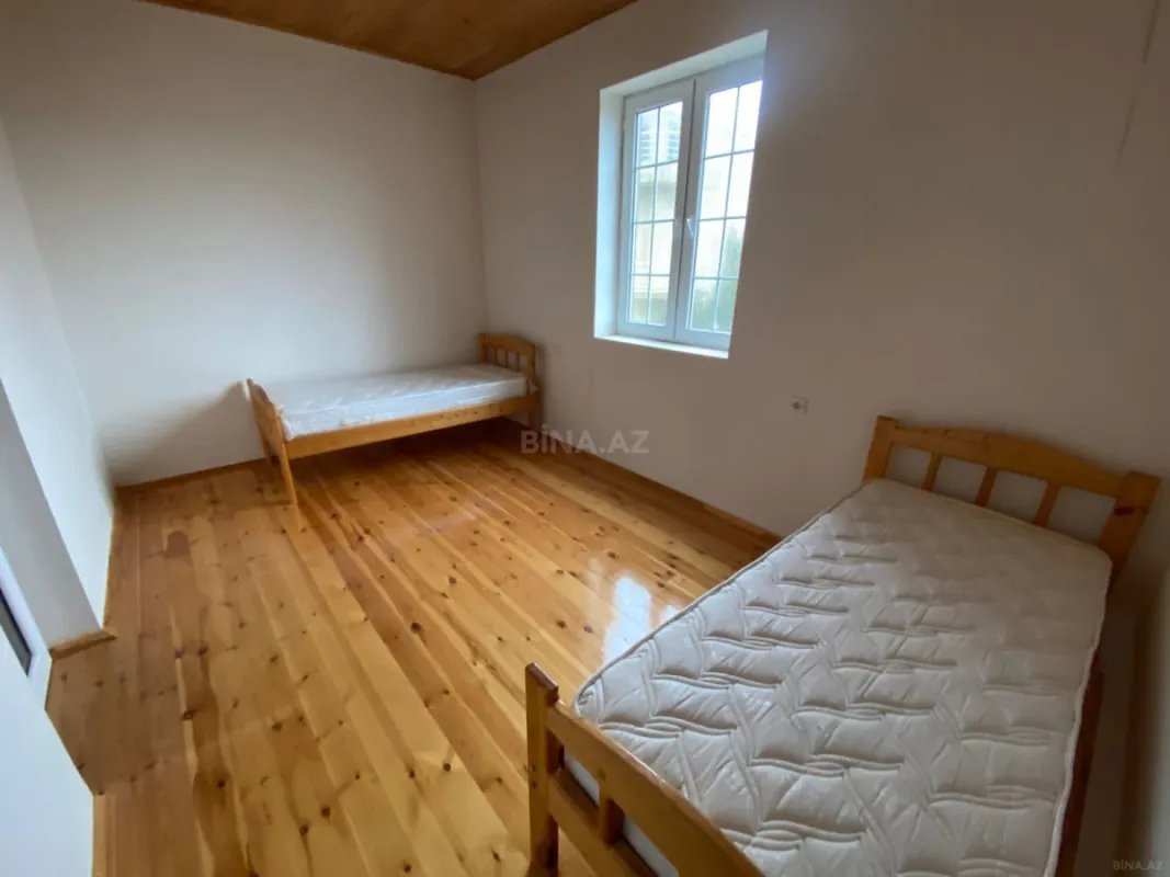 Satılır 11 otaqlı həyət evi 369 m²