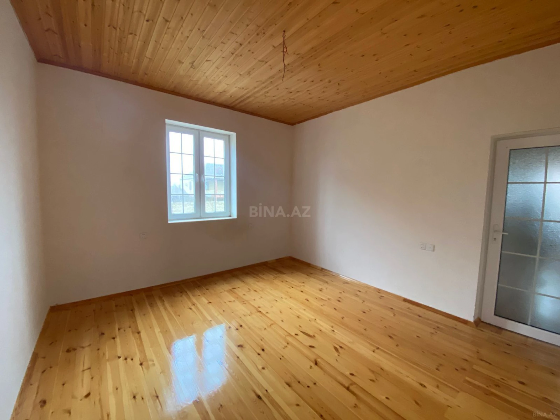 Satılır 11 otaqlı həyət evi 369 m²