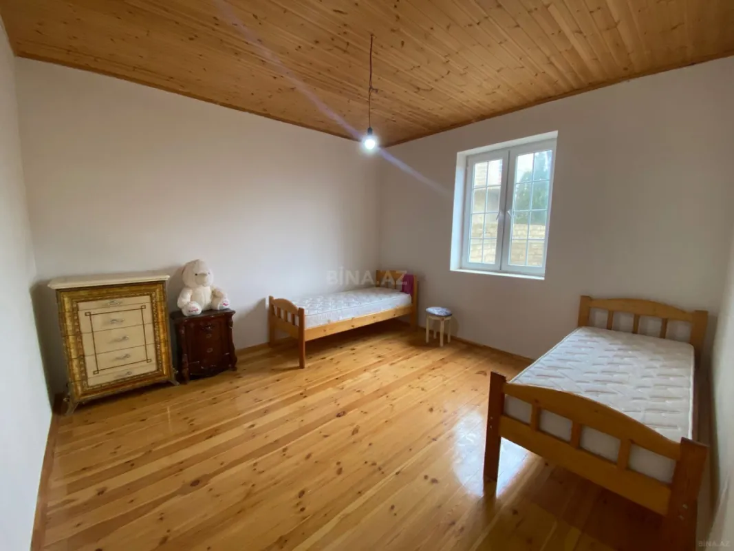 Satılır 11 otaqlı həyət evi 369 m²