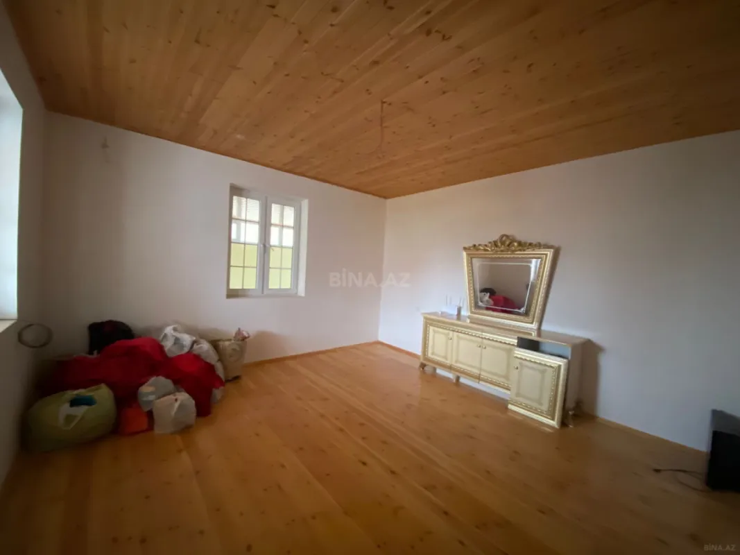 Satılır 11 otaqlı həyət evi 369 m²