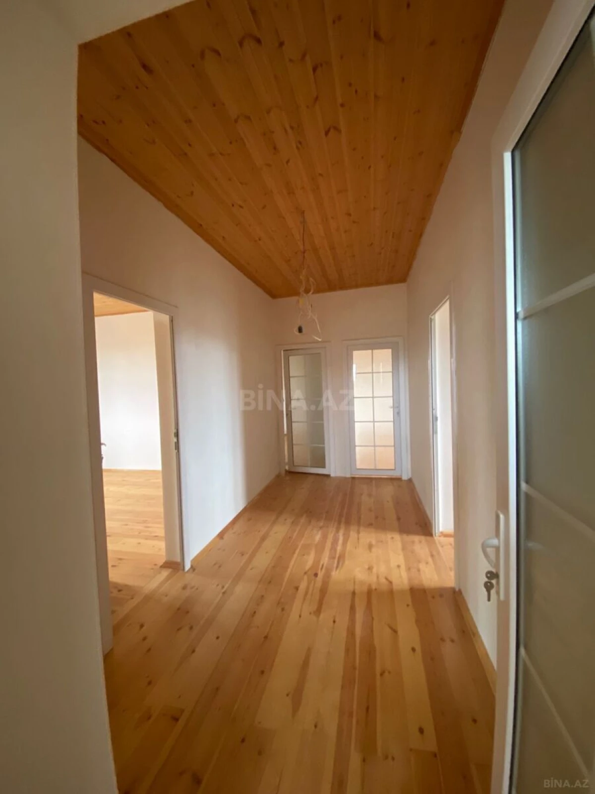 Satılır 11 otaqlı həyət evi 369 m²