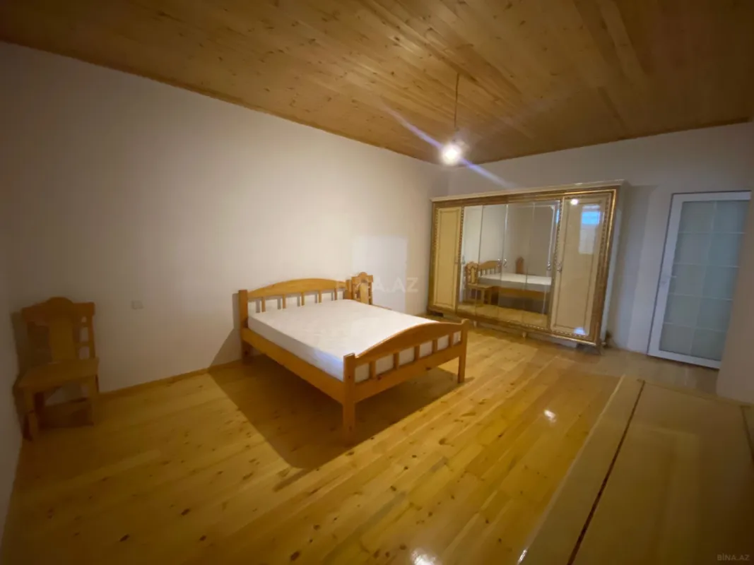 Satılır 11 otaqlı həyət evi 369 m²