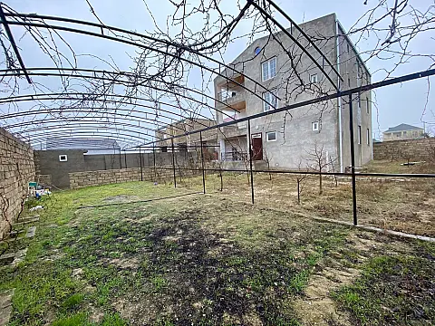 Satılır 11 otaqlı həyət evi 369 m²