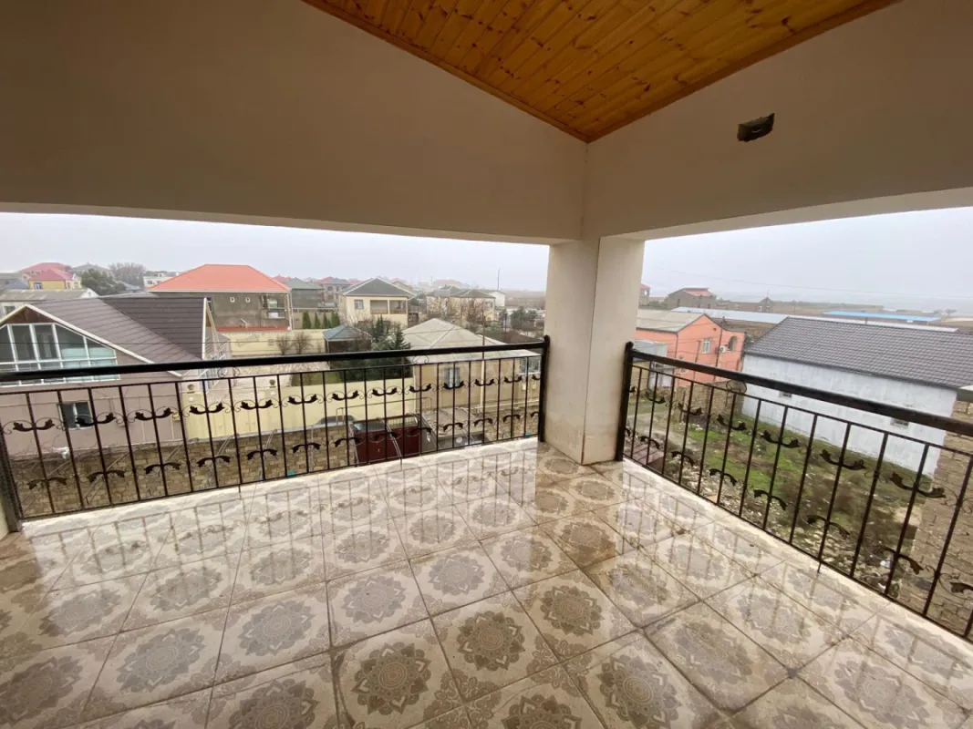 Satılır 11 otaqlı həyət evi 369 m²