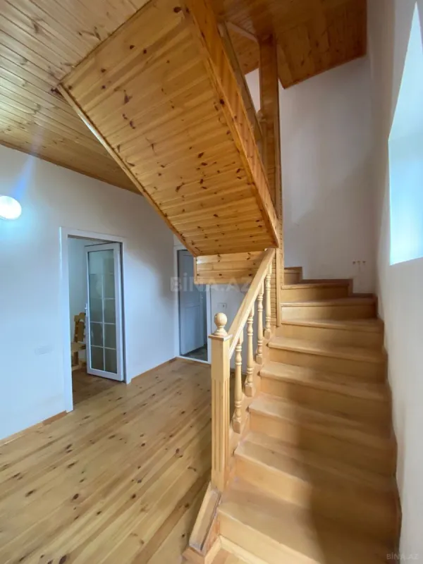 Satılır 11 otaqlı həyət evi 369 m²