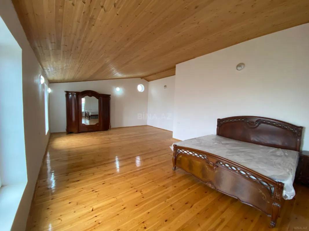 Satılır 11 otaqlı həyət evi 369 m²