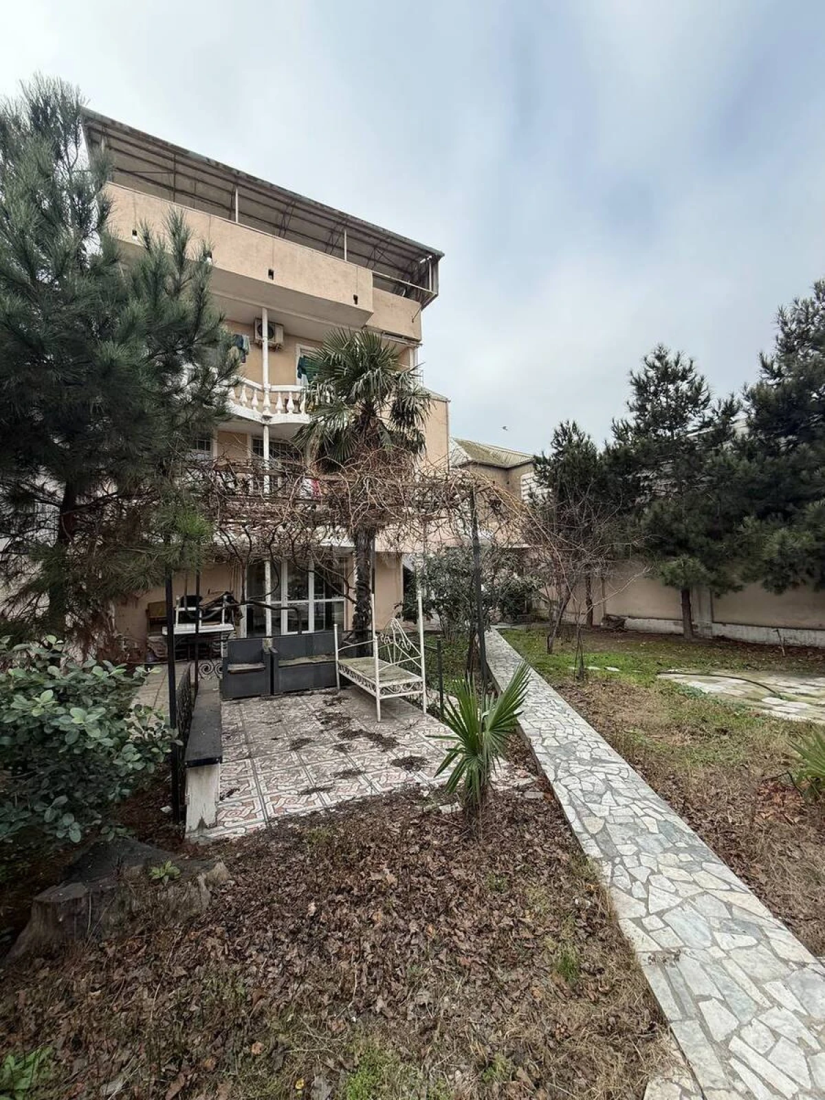 Satılır 9 otaqlı həyət evi 400 m²