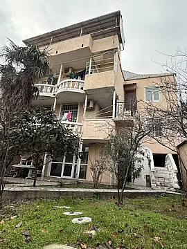 Satılır 9 otaqlı həyət evi 400 m²