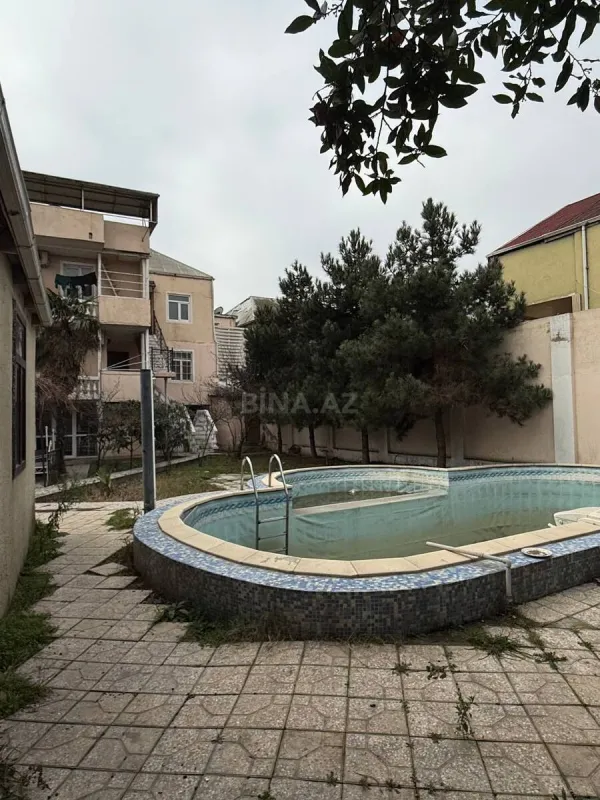 Satılır 9 otaqlı həyət evi 400 m²