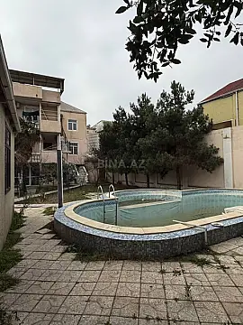 Satılır 9 otaqlı həyət evi 400 m²