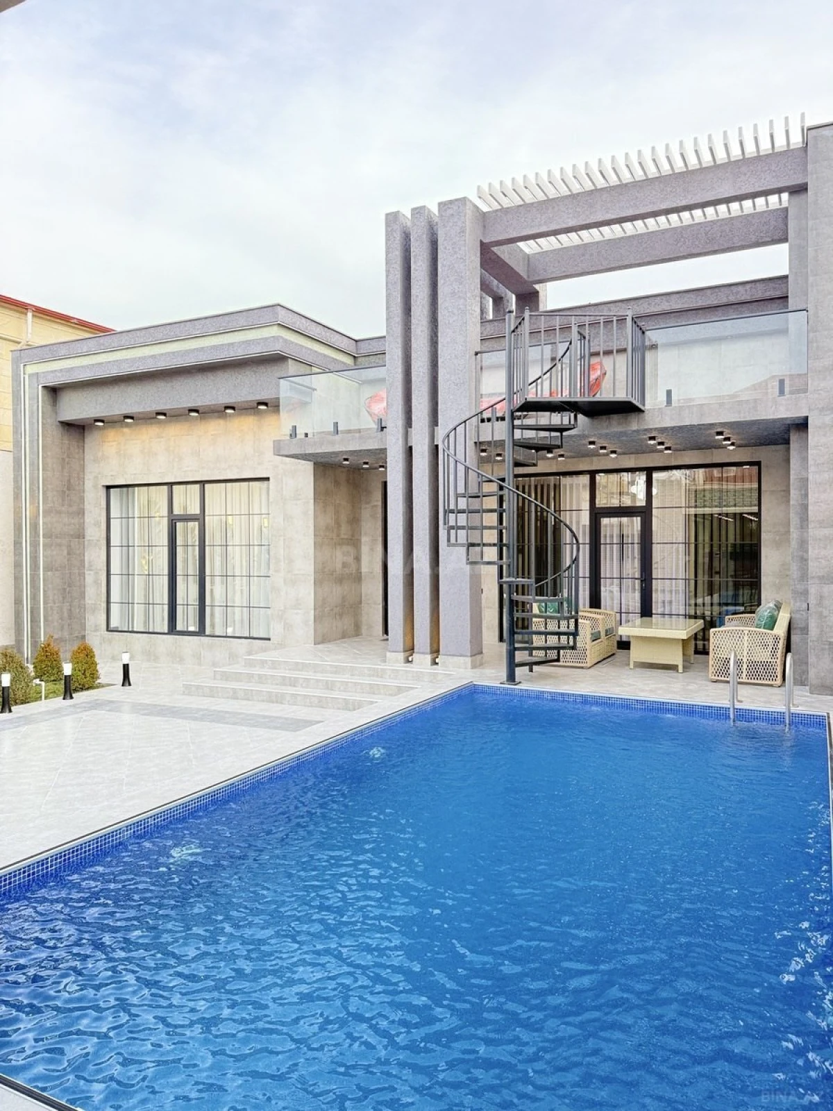 Satılır 5 otaqlı həyət evi 170 m²