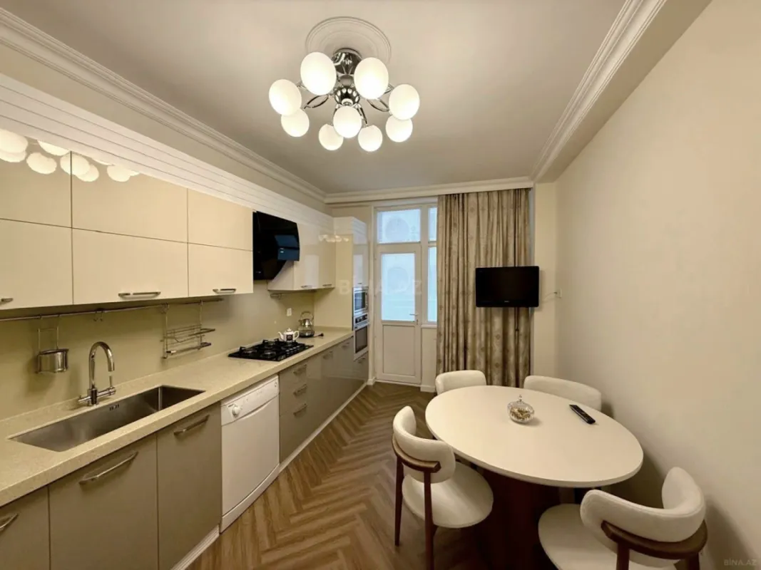Satılır 3 otaqlı mənzil 123 m²