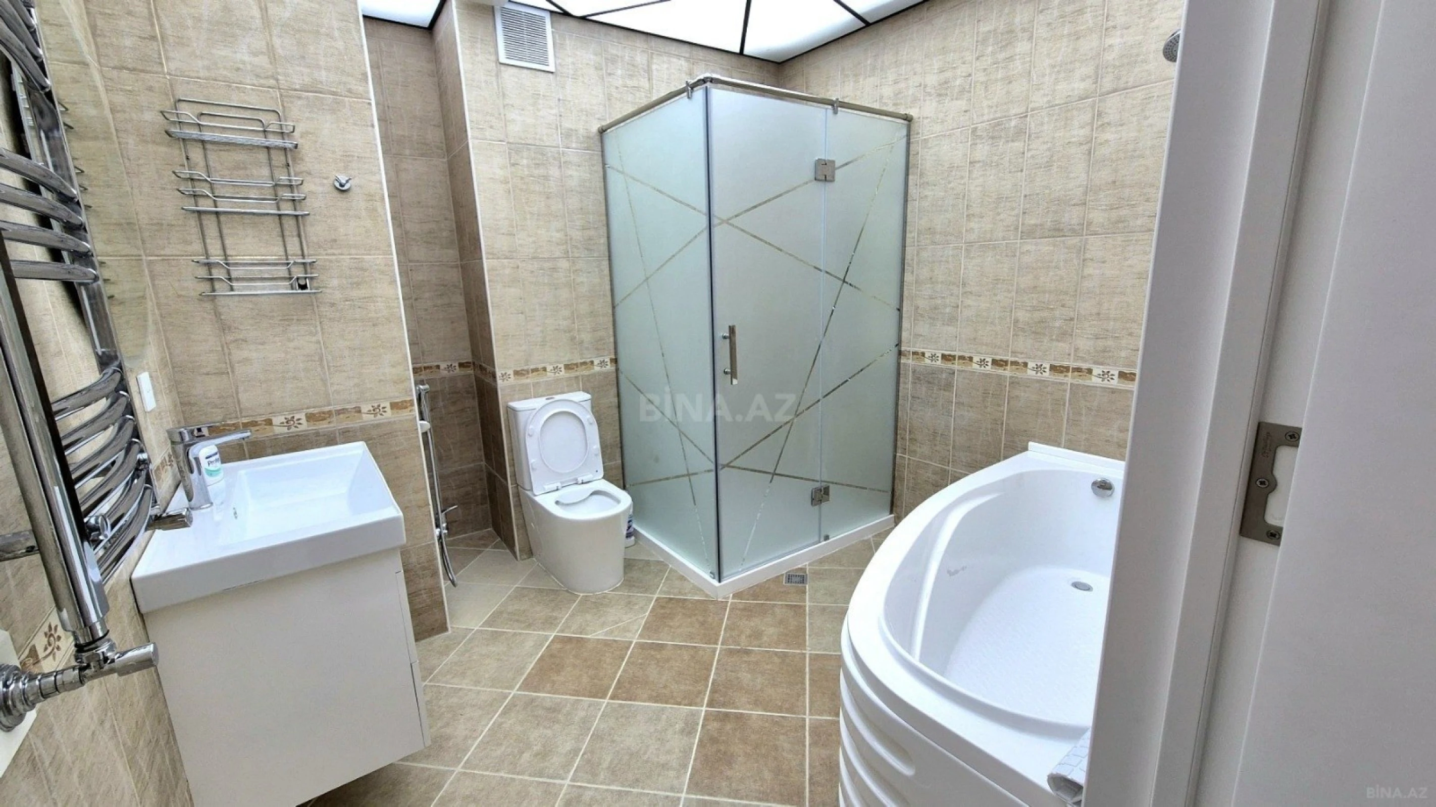 Satılır 3 otaqlı mənzil 123 m²