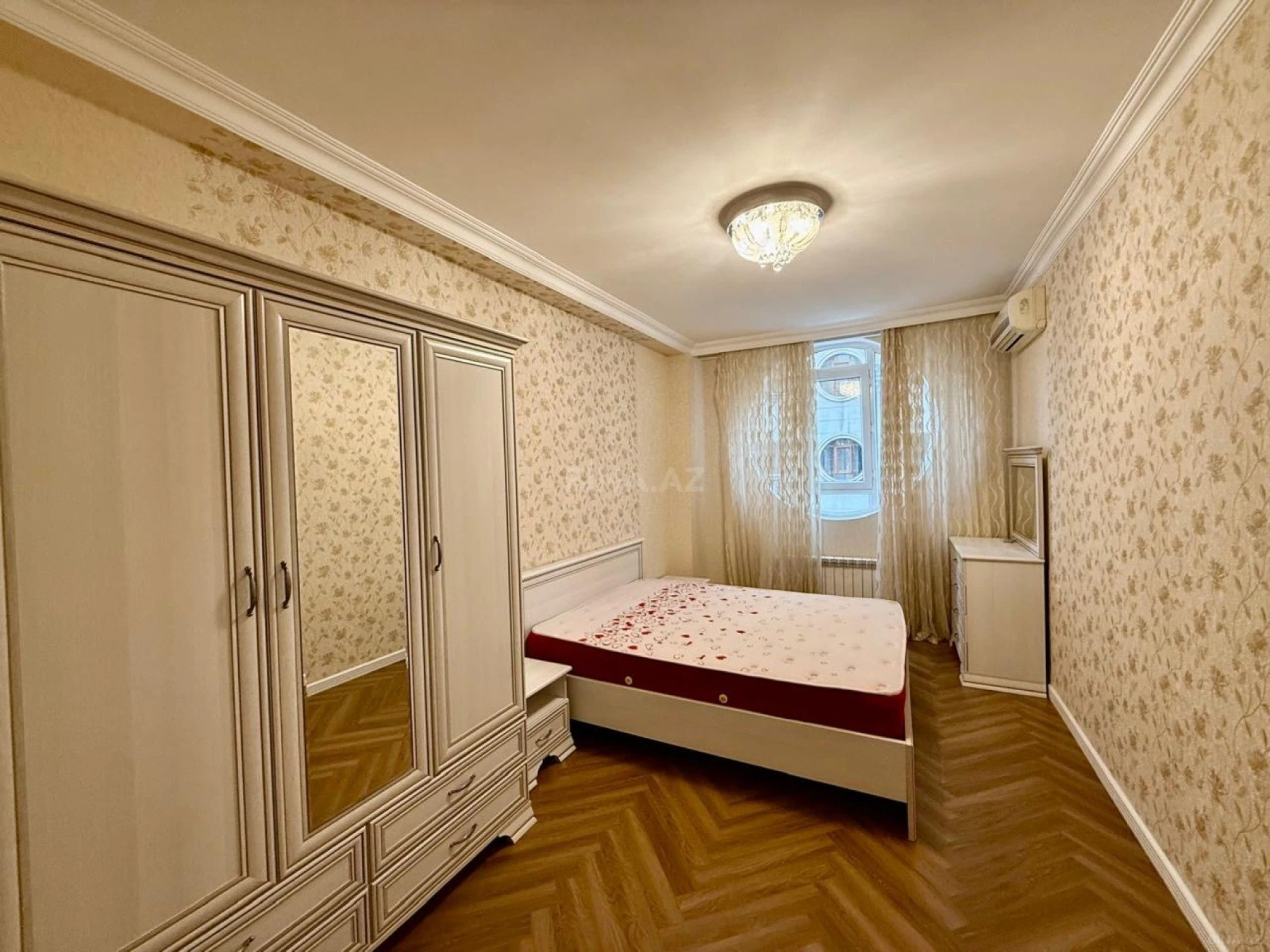 Satılır 3 otaqlı mənzil 123 m²