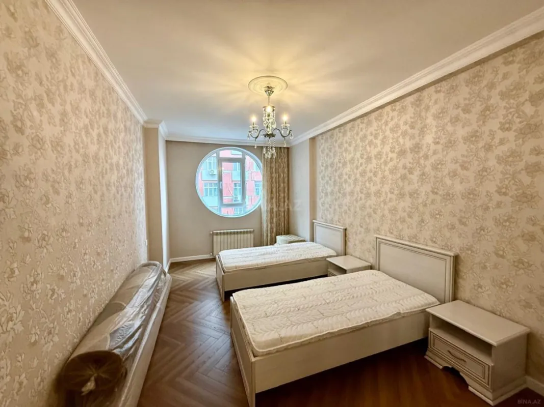 Satılır 3 otaqlı mənzil 123 m²
