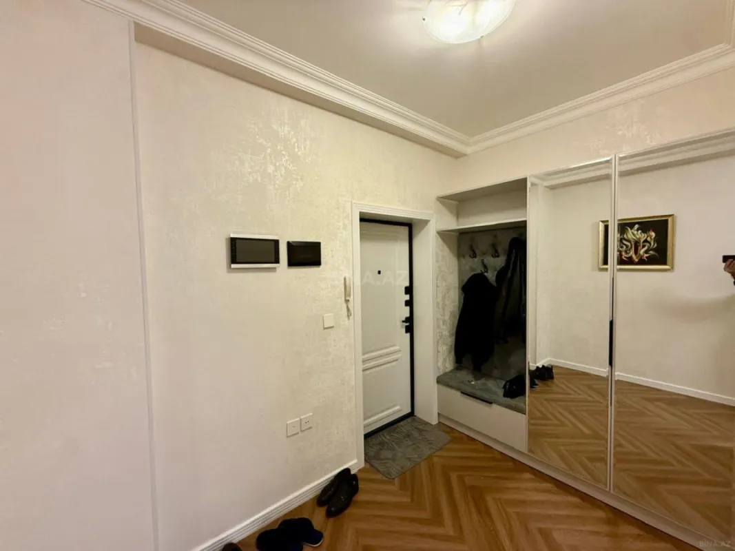Satılır 3 otaqlı mənzil 123 m²