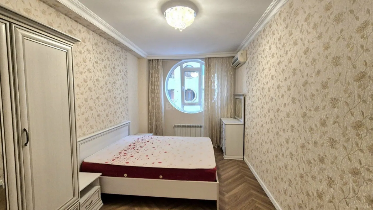 Satılır 3 otaqlı mənzil 123 m²