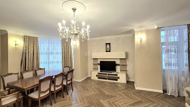 Satılır 3 otaqlı mənzil 123 m²