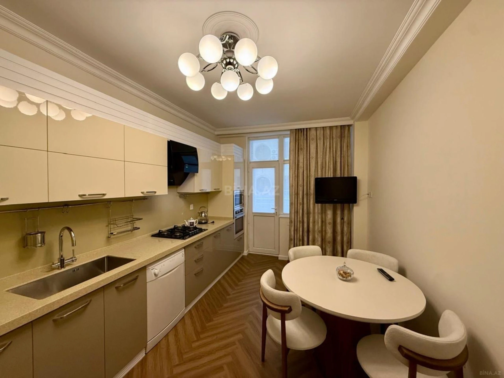 Satılır 3 otaqlı mənzil 123 m²