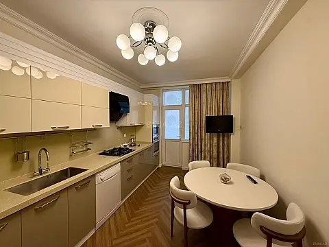 Satılır 3 otaqlı mənzil 123 m²