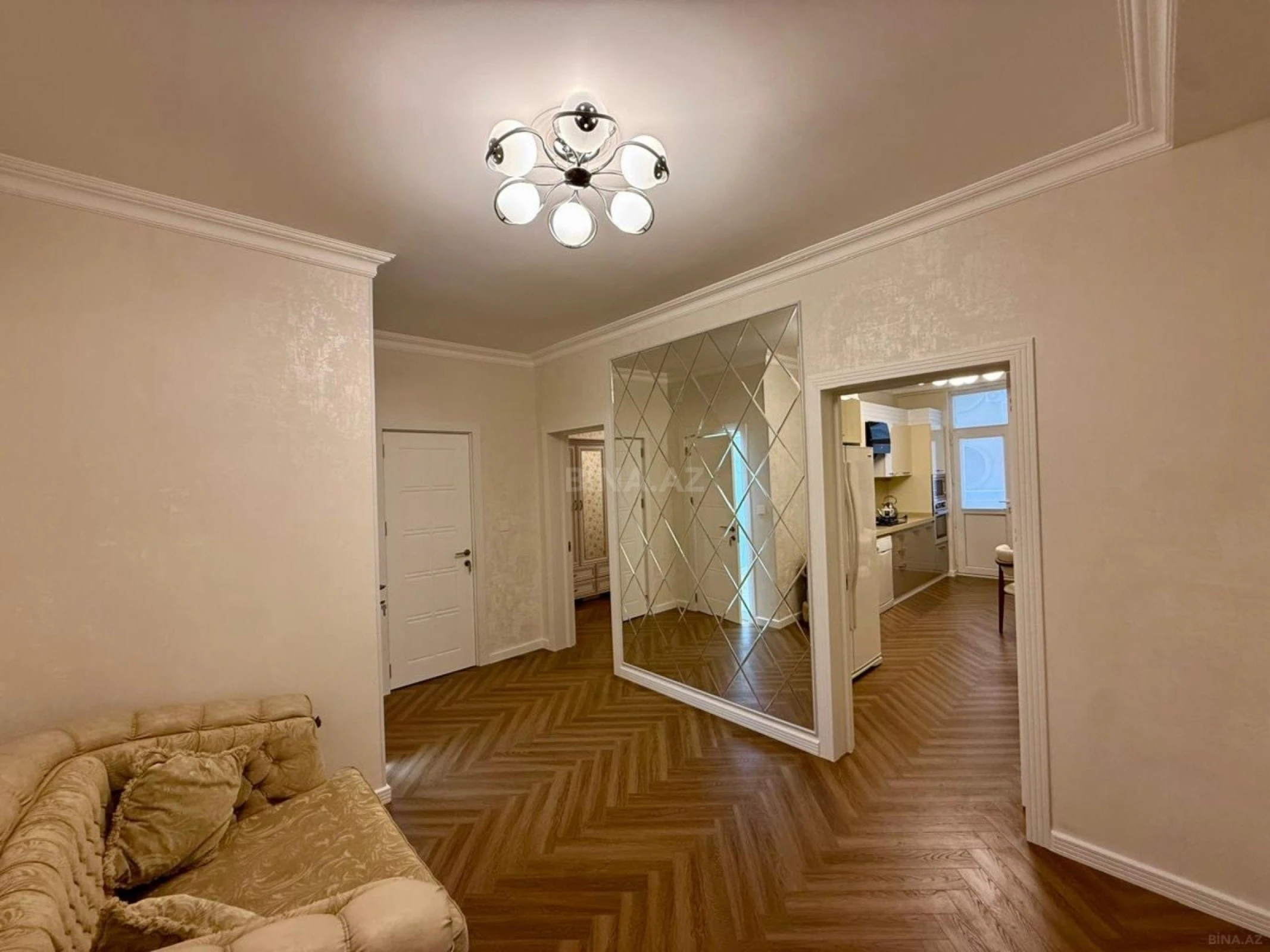 Satılır 3 otaqlı mənzil 123 m²