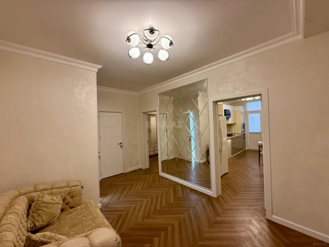 Satılır 3 otaqlı mənzil 123 m²