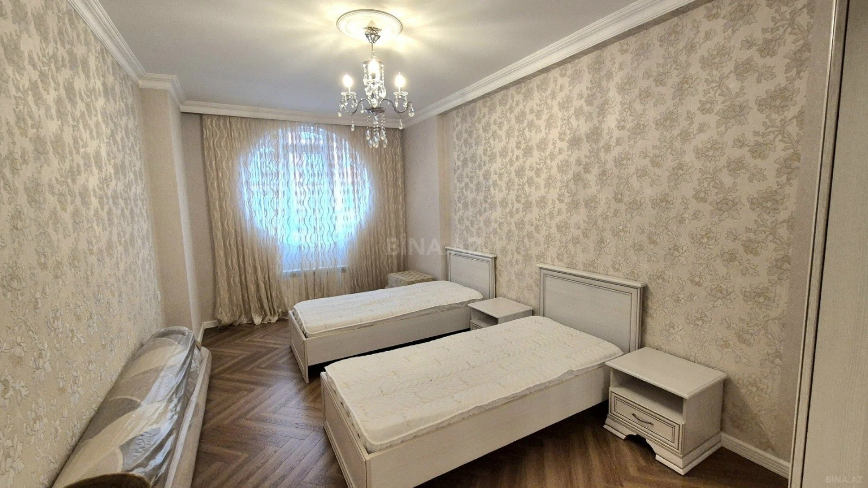 Satılır 3 otaqlı mənzil 123 m²