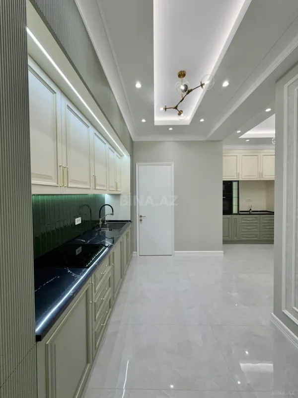 Satılır 4 otaqlı mənzil 180 m²