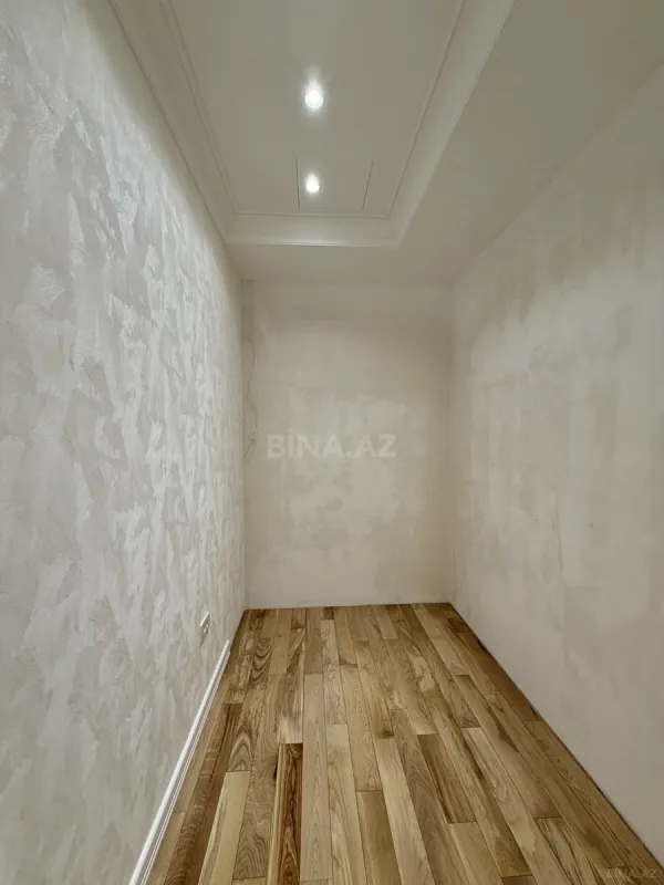 Satılır 4 otaqlı mənzil 180 m²