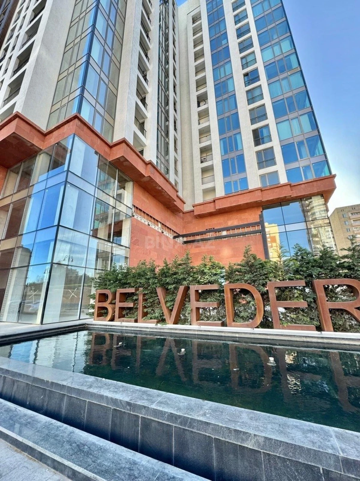 Satılır 4 otaqlı mənzil 180 m²