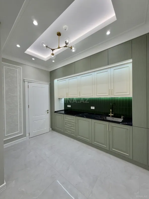 Satılır 4 otaqlı mənzil 180 m²