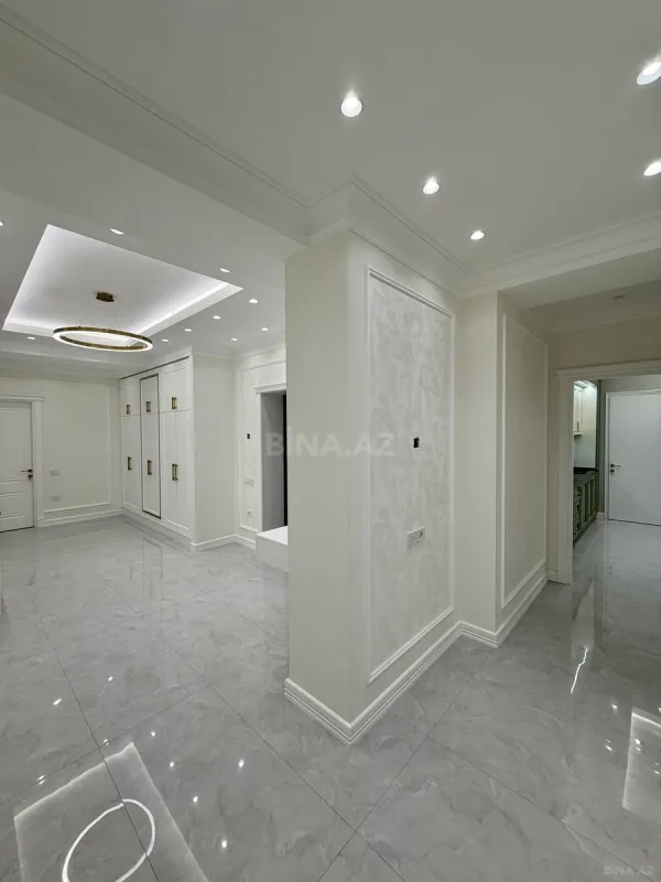 Satılır 4 otaqlı mənzil 180 m²