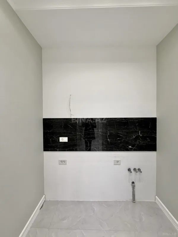 Satılır 4 otaqlı mənzil 180 m²