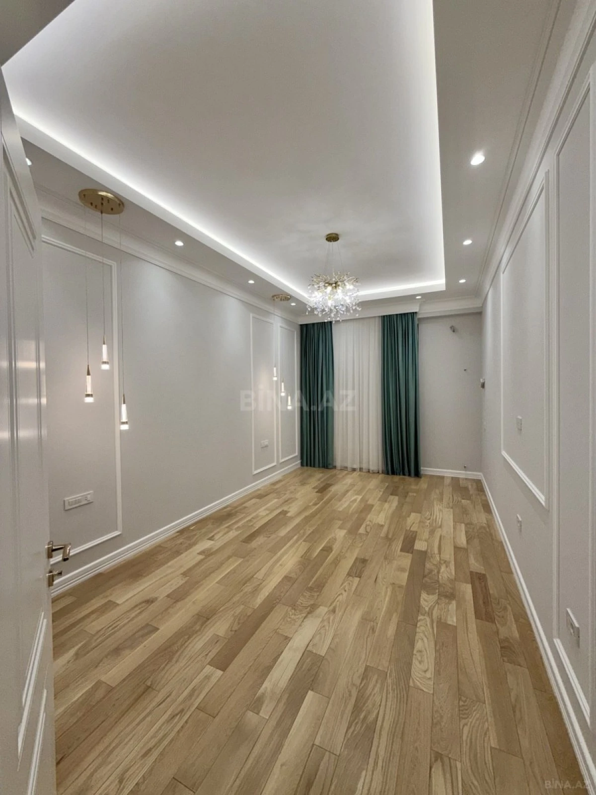 Satılır 4 otaqlı mənzil 180 m²