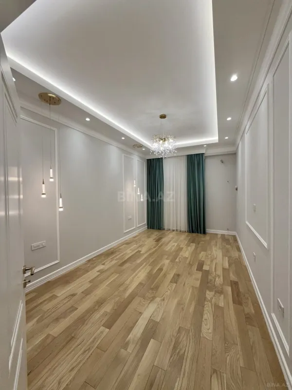 Satılır 4 otaqlı mənzil 180 m²