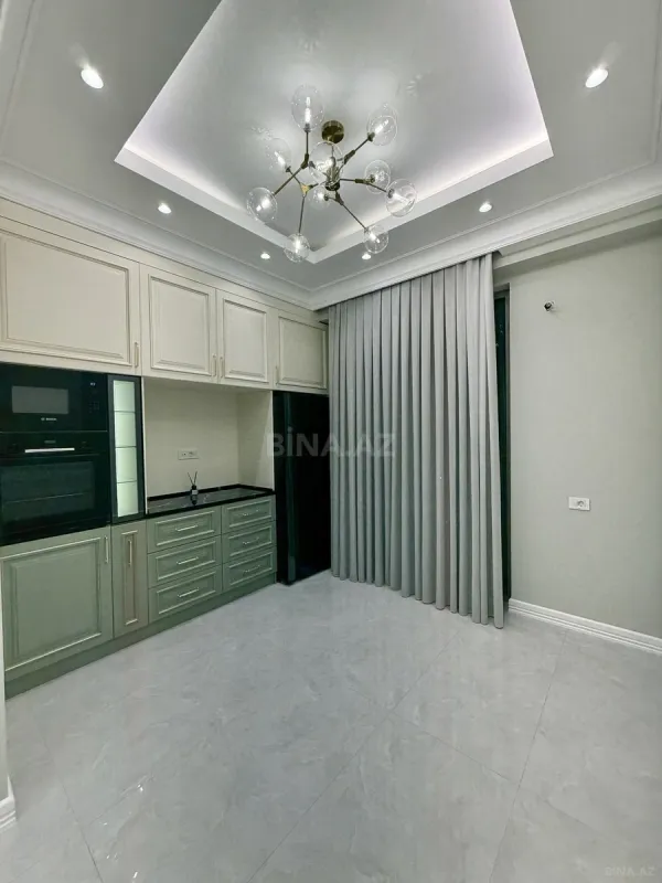 Satılır 4 otaqlı mənzil 180 m²