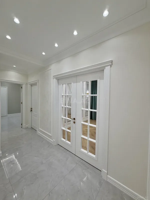 Satılır 4 otaqlı mənzil 180 m²