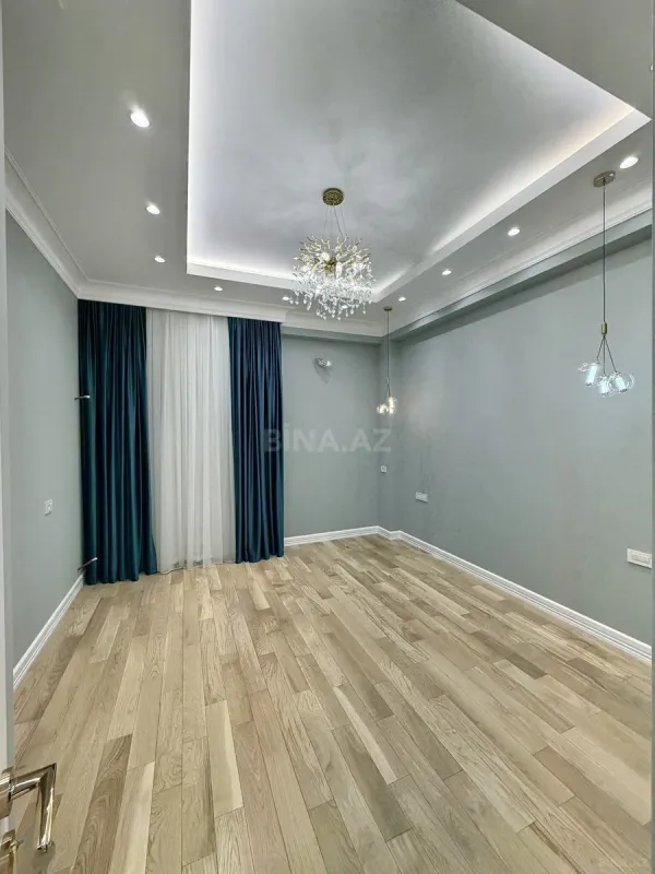 Satılır 4 otaqlı mənzil 180 m²