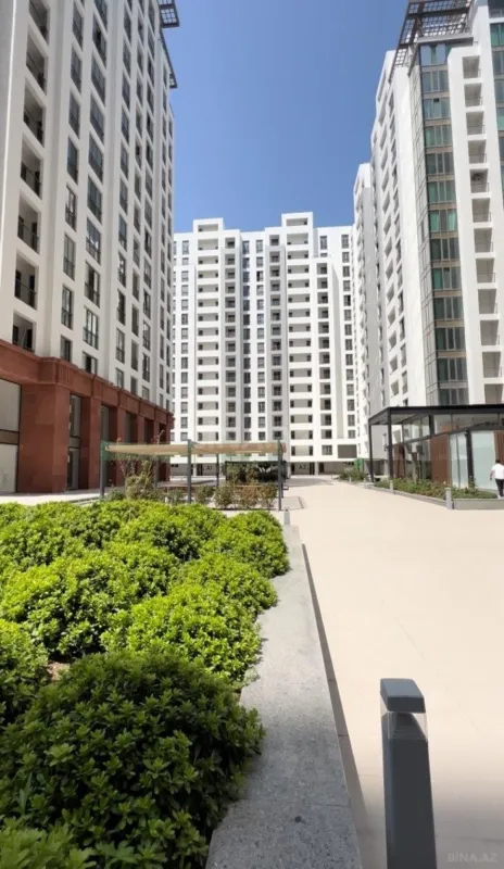 Satılır 4 otaqlı mənzil 180 m²