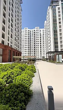 Satılır 4 otaqlı mənzil 180 m²