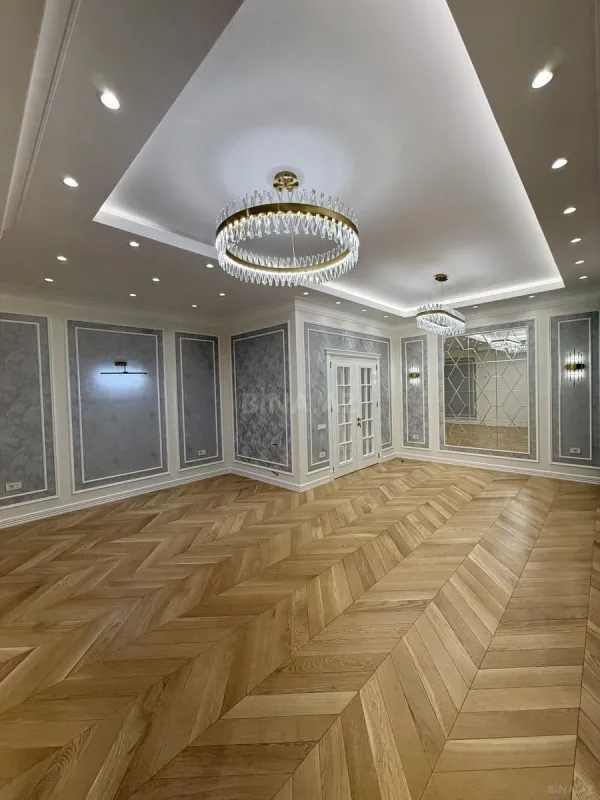 Satılır 4 otaqlı mənzil 180 m²