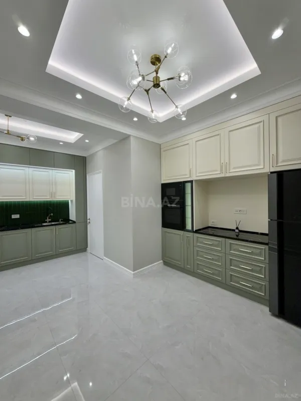 Satılır 4 otaqlı mənzil 180 m²